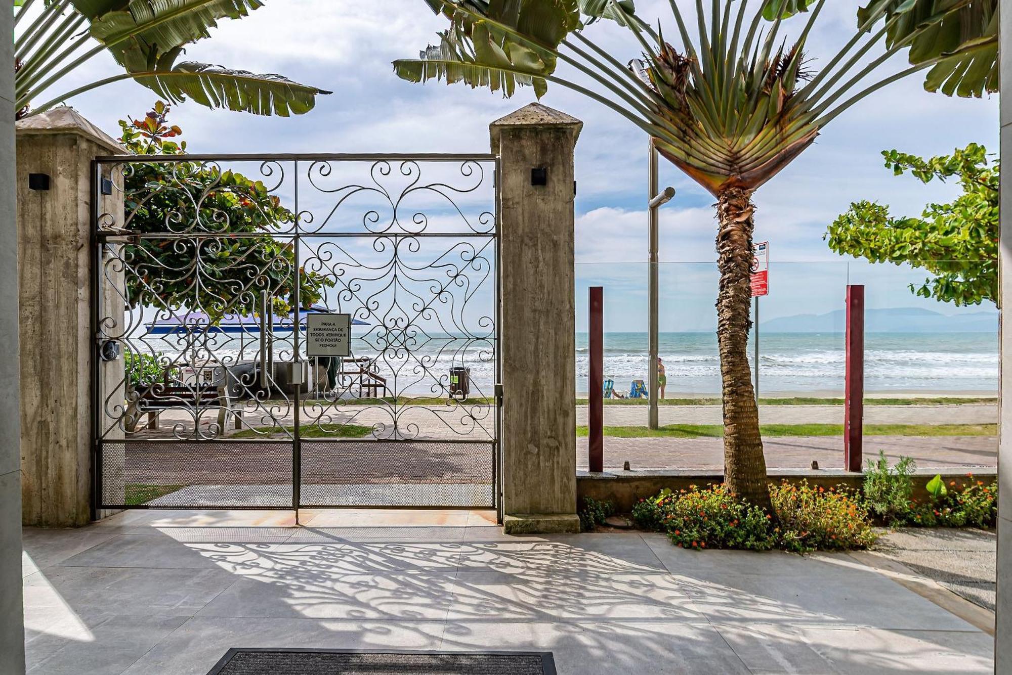 Apto pé na areia vista mar em Meia Praia EVB308 Itapema Esterno foto